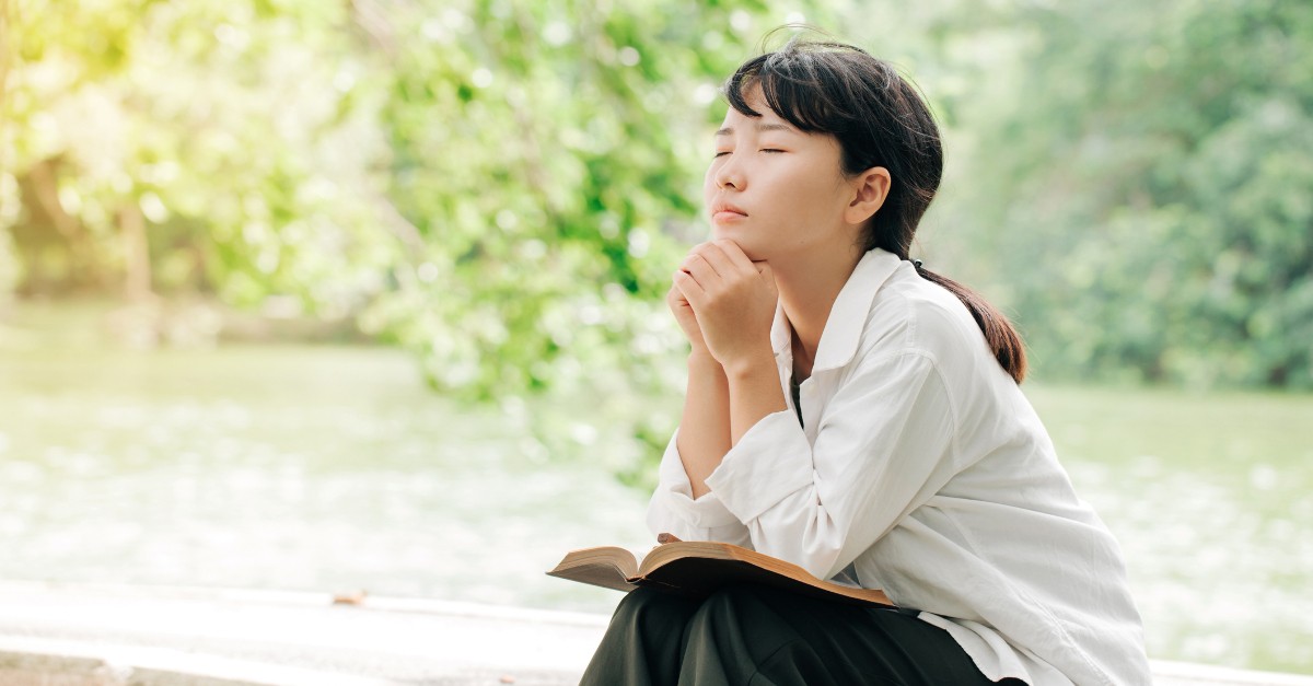 5 Ways to Reconnect with God When You Feel Distant