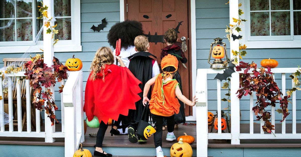 5 Ways to Get to Know Your Neighbors This Halloween