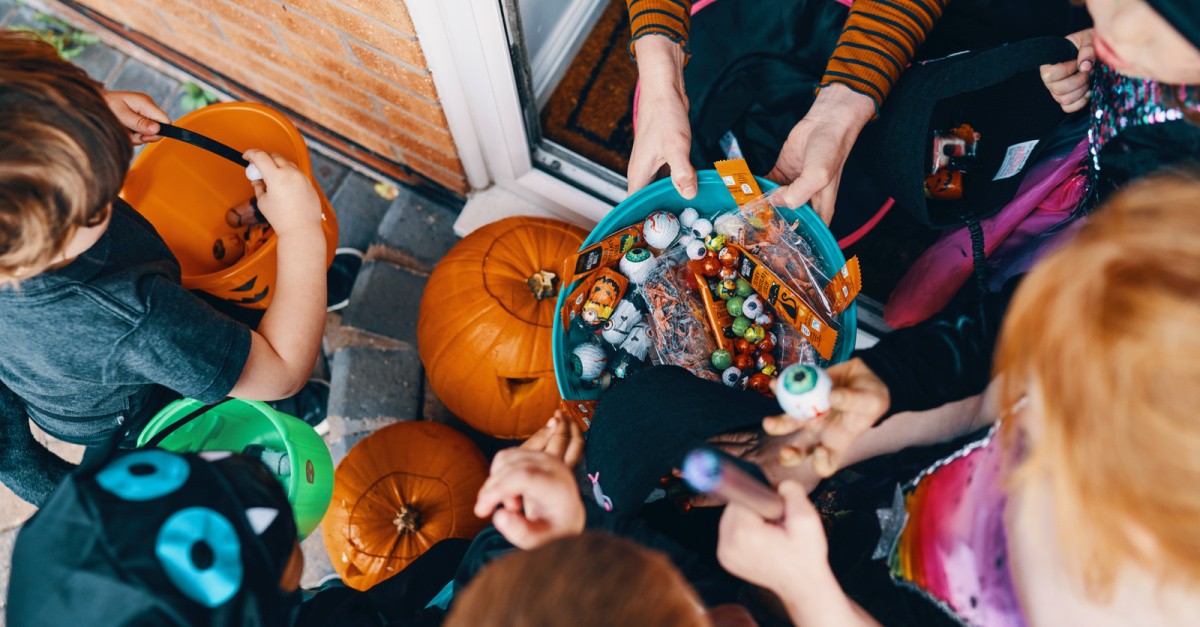 Kids trick or treating, show christ's love to trick-or-treaters