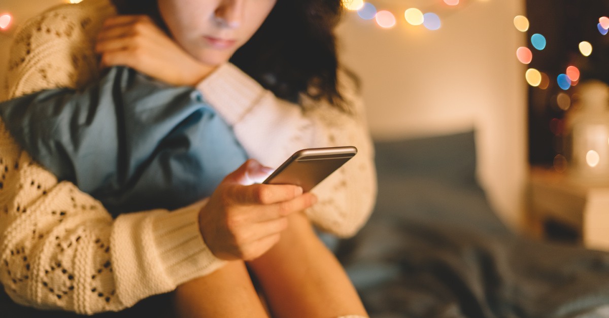a girl wiith a phone, there is a clear link between teen depression and social media use