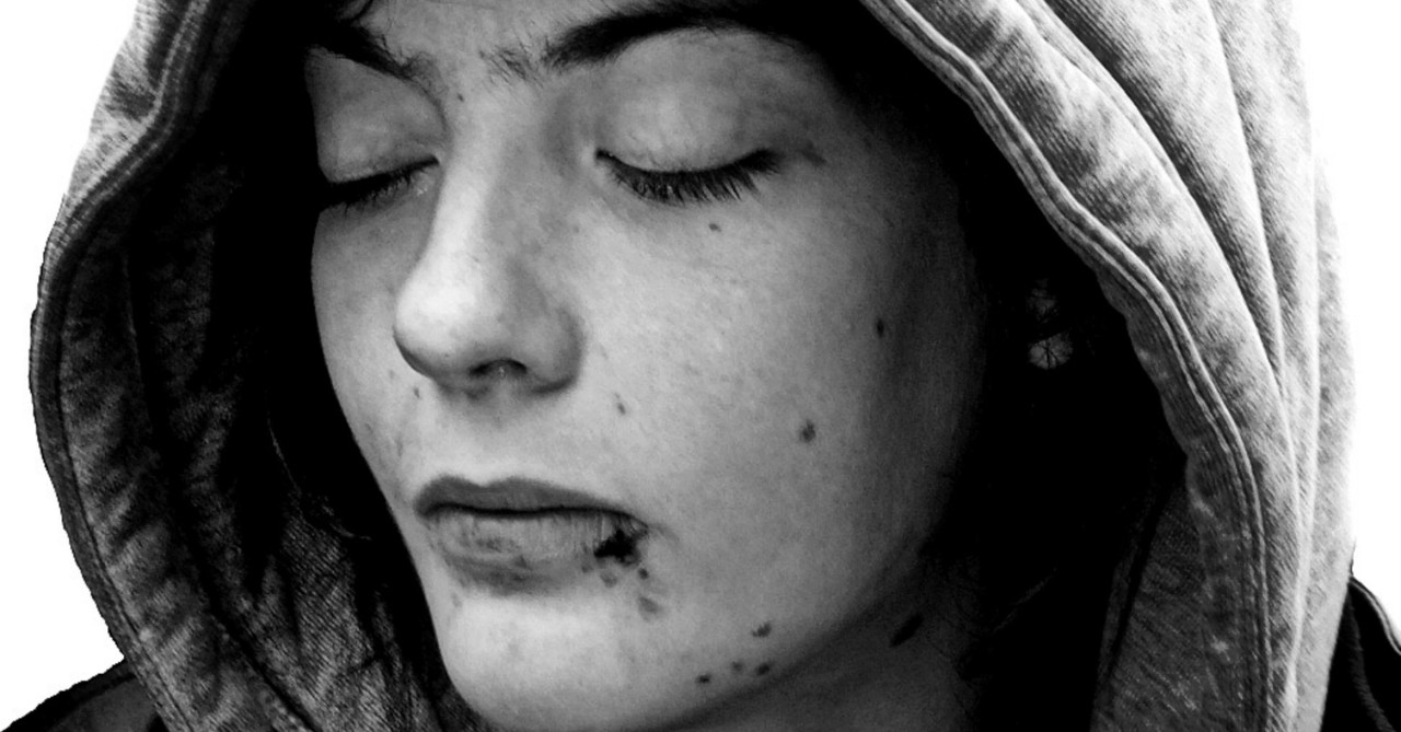 closeup portrait of homeless woman Lucy photographed by Leah den Bok