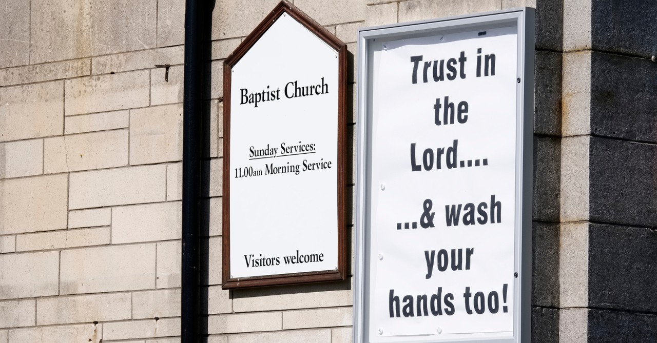 sign on church door to wash hands coronavirus