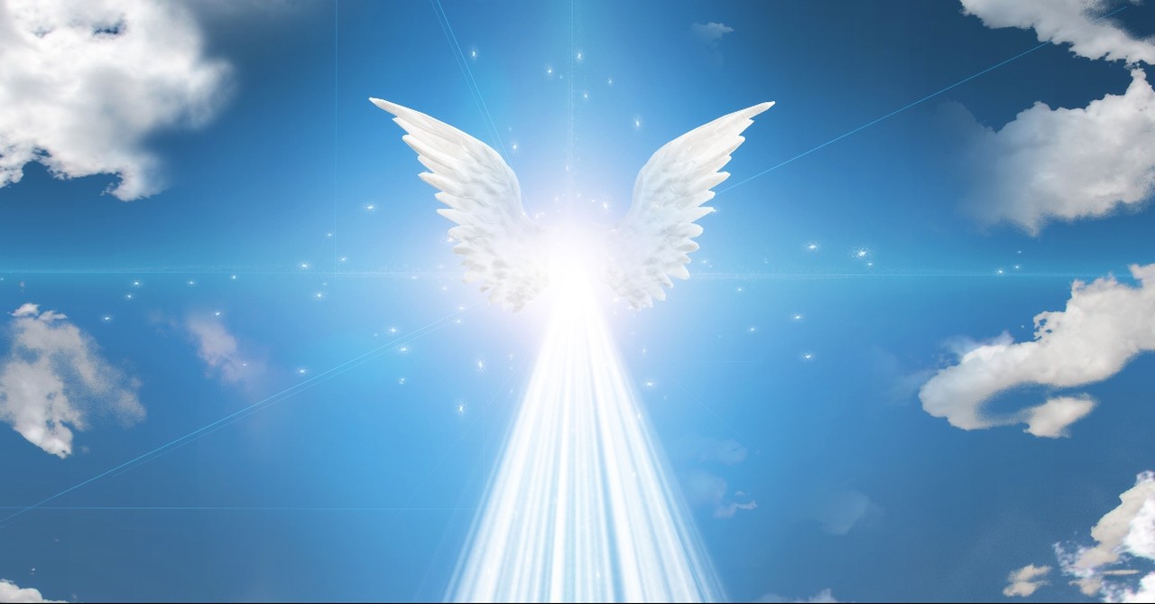 Angel in the blue skies, For unto you is born this day in the city of David a Savior who is Christ the Lord