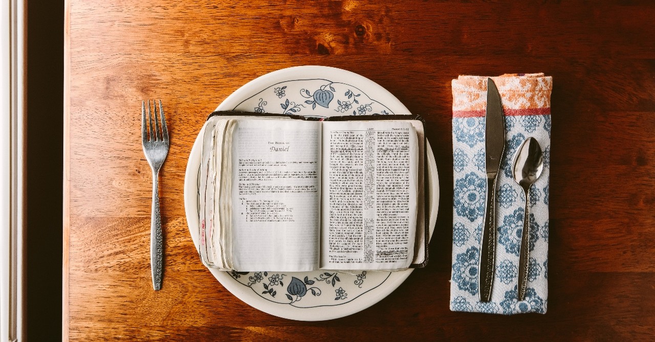 Bible on a plate turned to Daniel