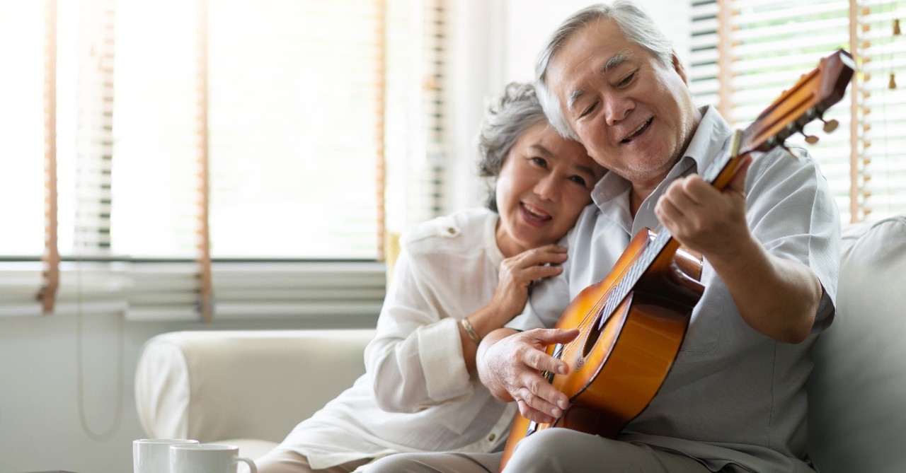 happy couple singing together at home