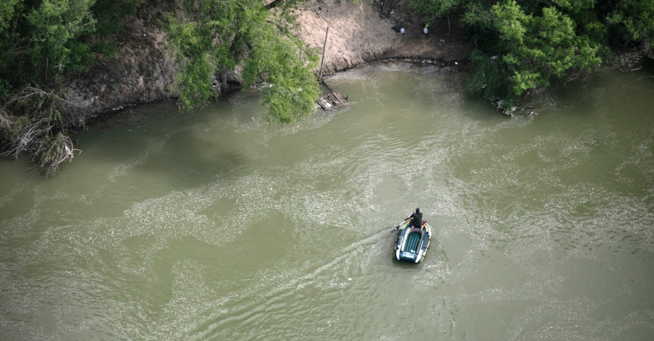 Border patrol agent in the Rio Grande, Texas Rangers and Border Patrol Rescue 6-Month-Old Who Was Dumped in a River by Smugglers