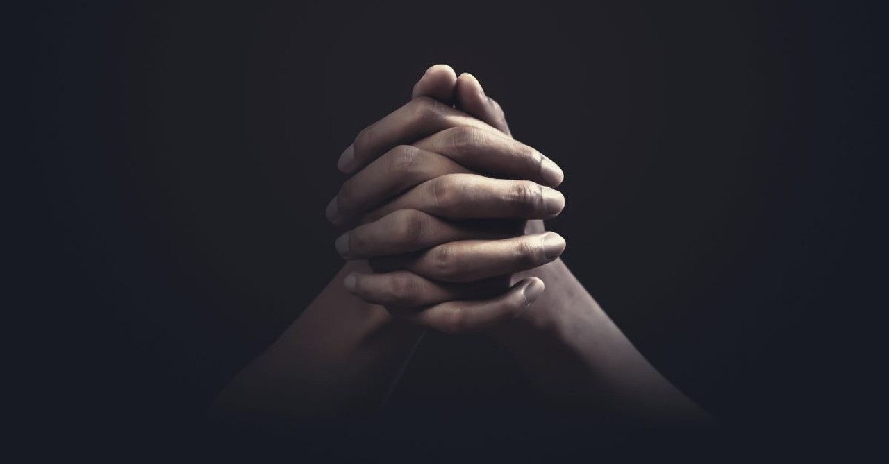 praying hands confession dark room, 5 things christians might get wrong about communion