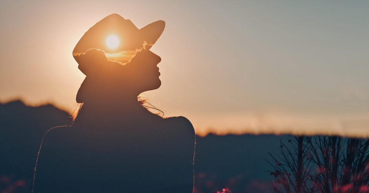 Woman looking up to the sky