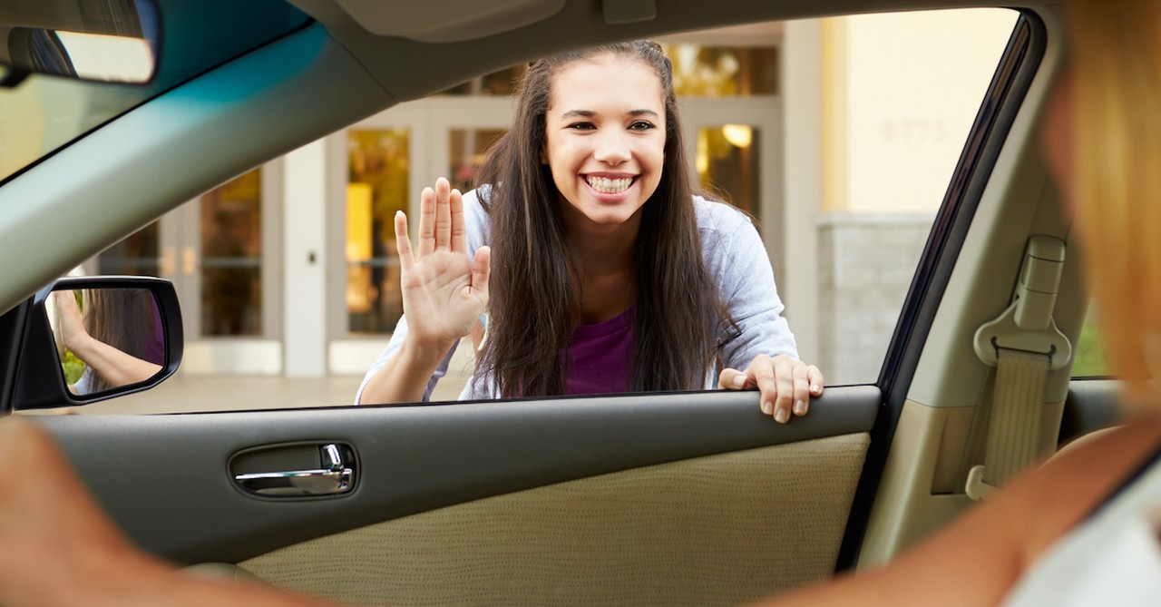 mom dropping off teen daughter