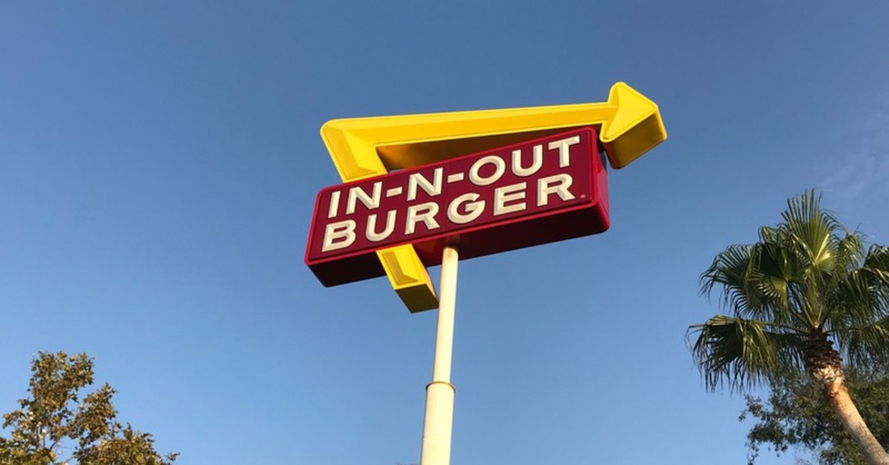 in-n-out burger sign