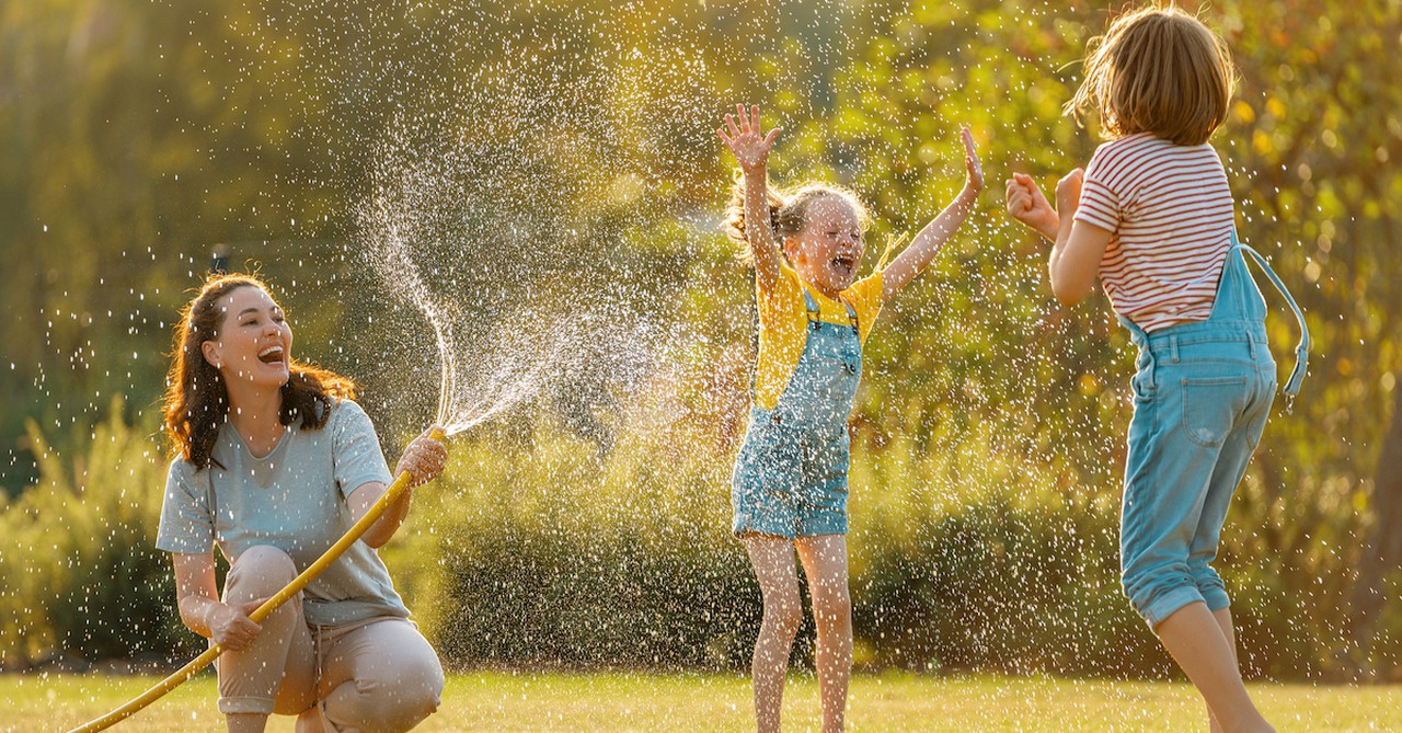 Kids summer sprinkler fun