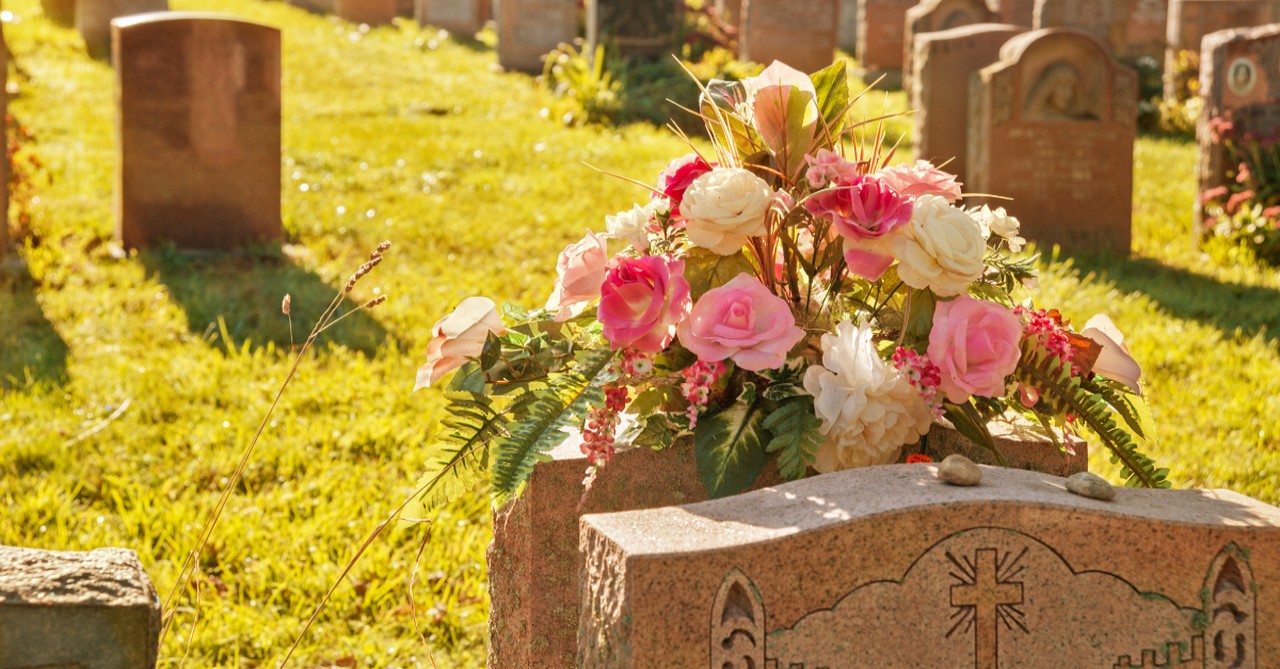 5 Uplifting Prayers for Those Grieving Loved Ones This Easter