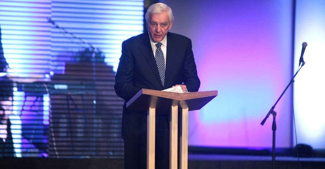 David Jeremiah preaching