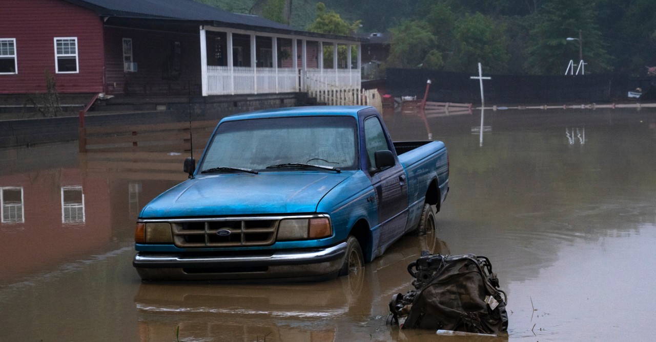 Kentucky flooding, floods kill at least 30 in KY