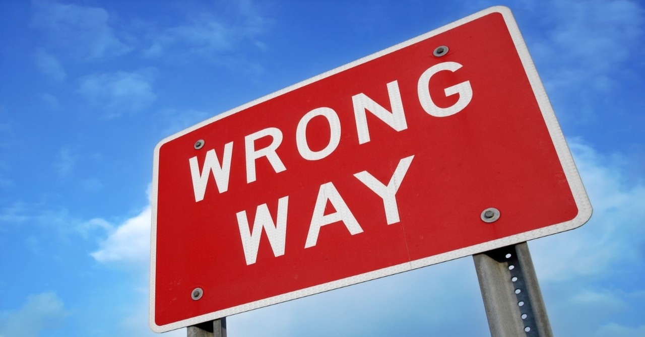 sign that says wrong way