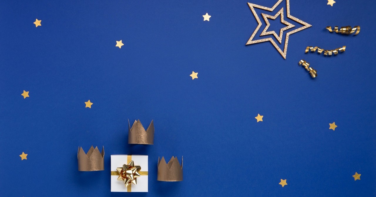 Crowns, stars, and gifts