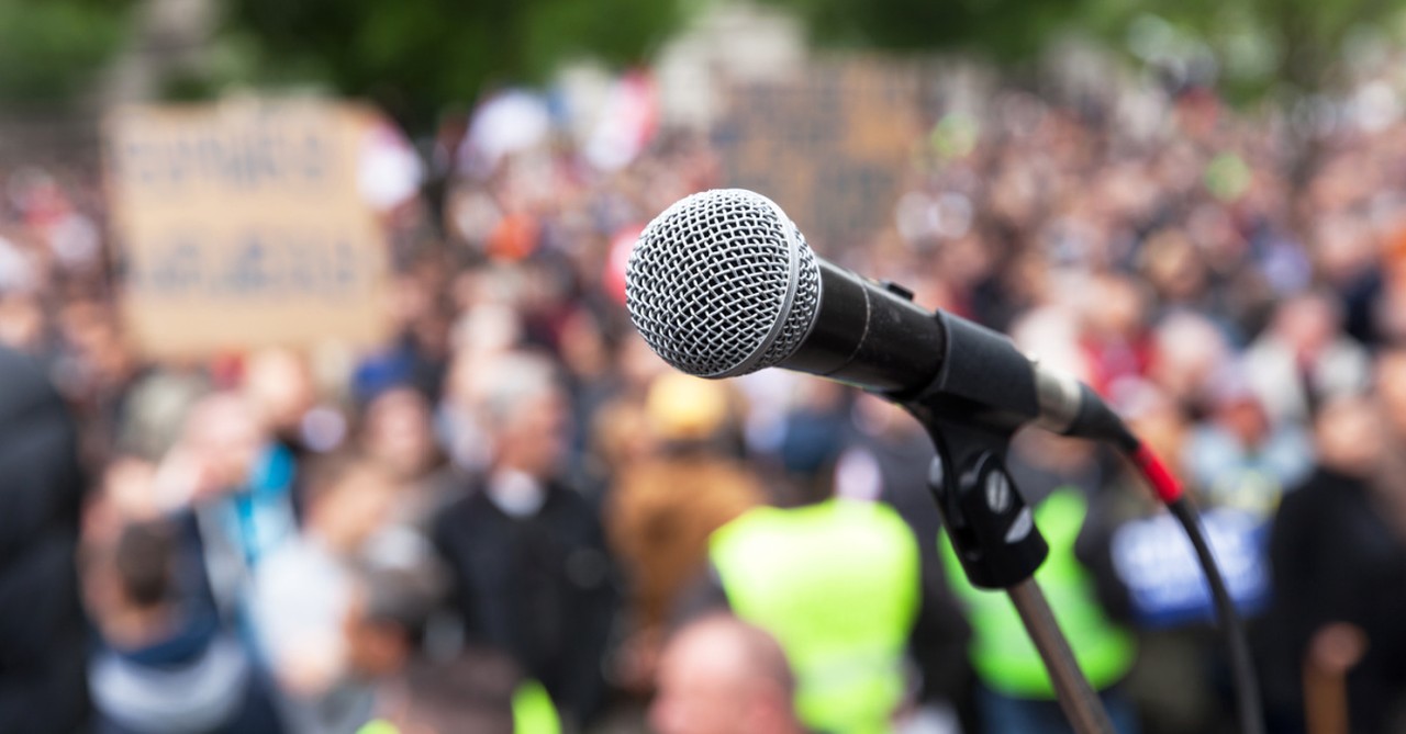 microphone, louie giglio speaking