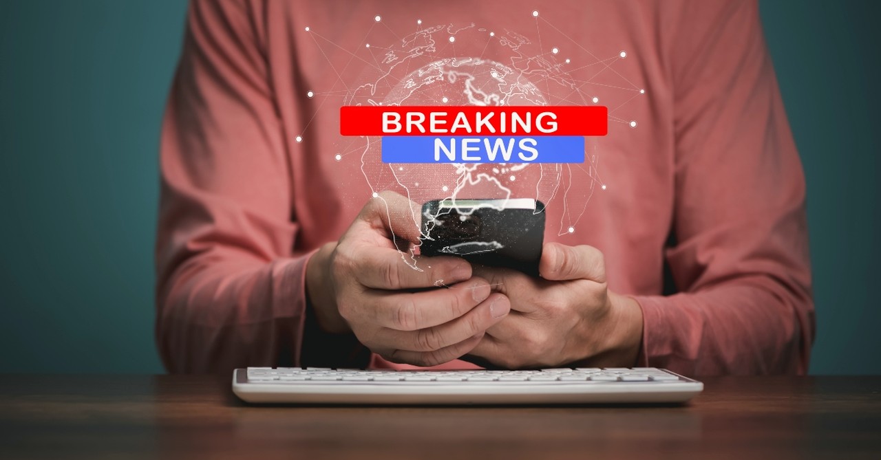 Breaking news from woman's phone