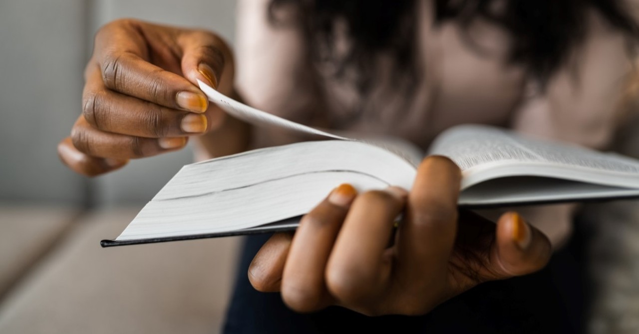 woman reading bible, susanna in the bible