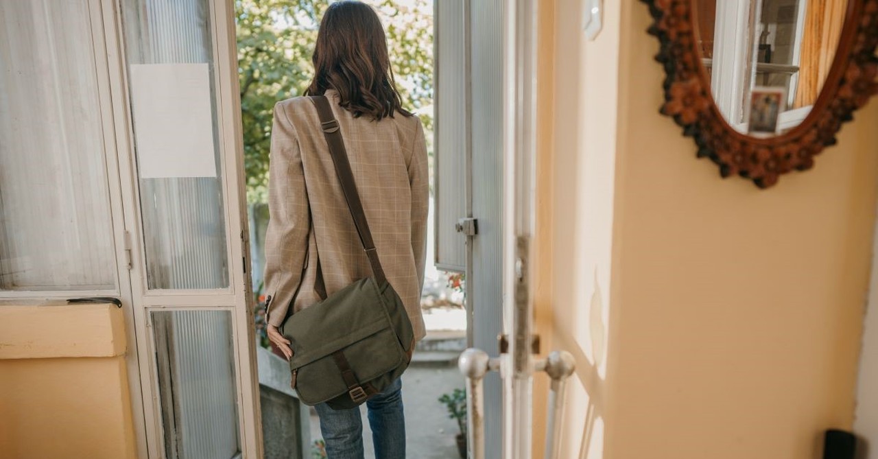 woman bag purse tote leaving travel house