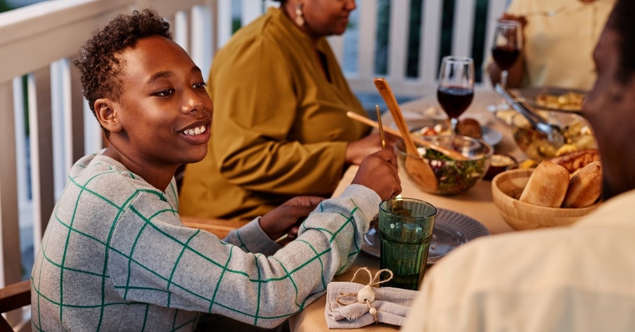 teenagers at thanksgiving to illustrate thanksgiving games for older kids