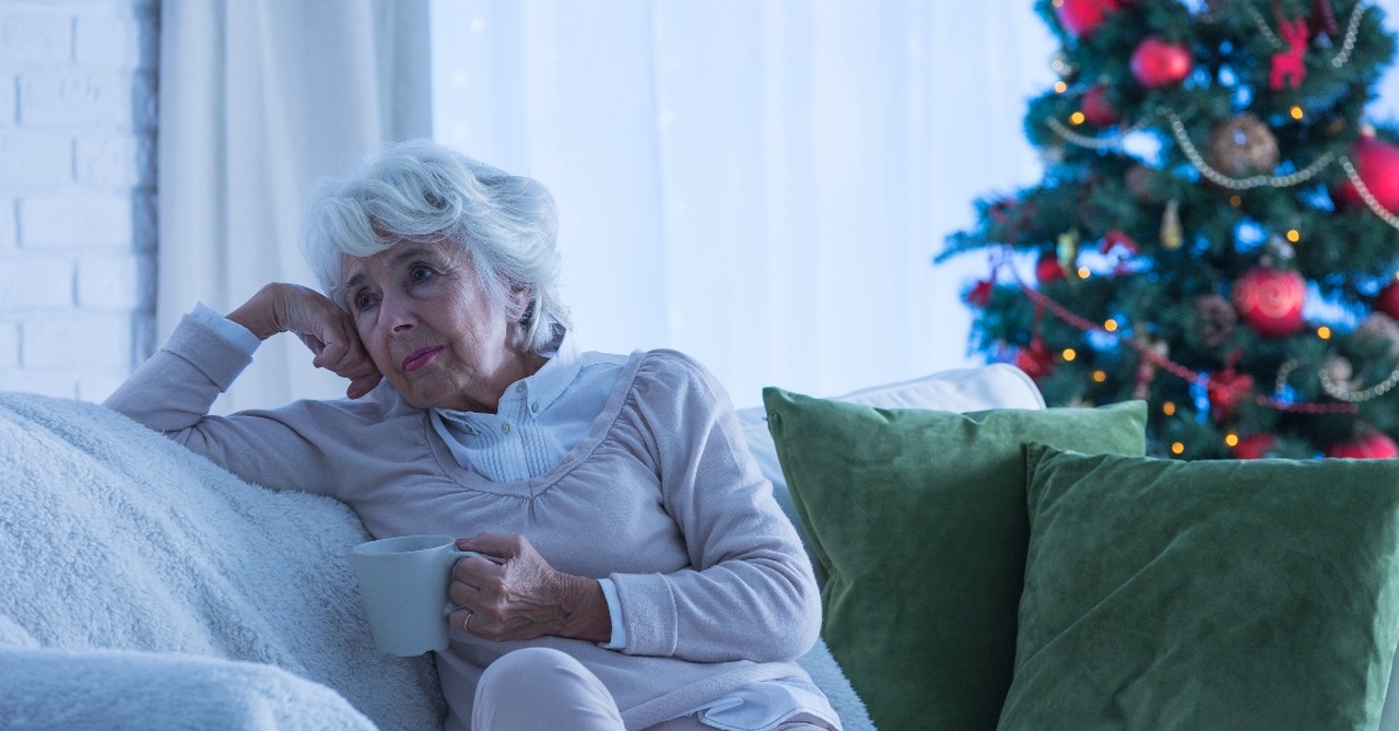 5 Ways to Love Relatives Who Are Alone for the Holidays