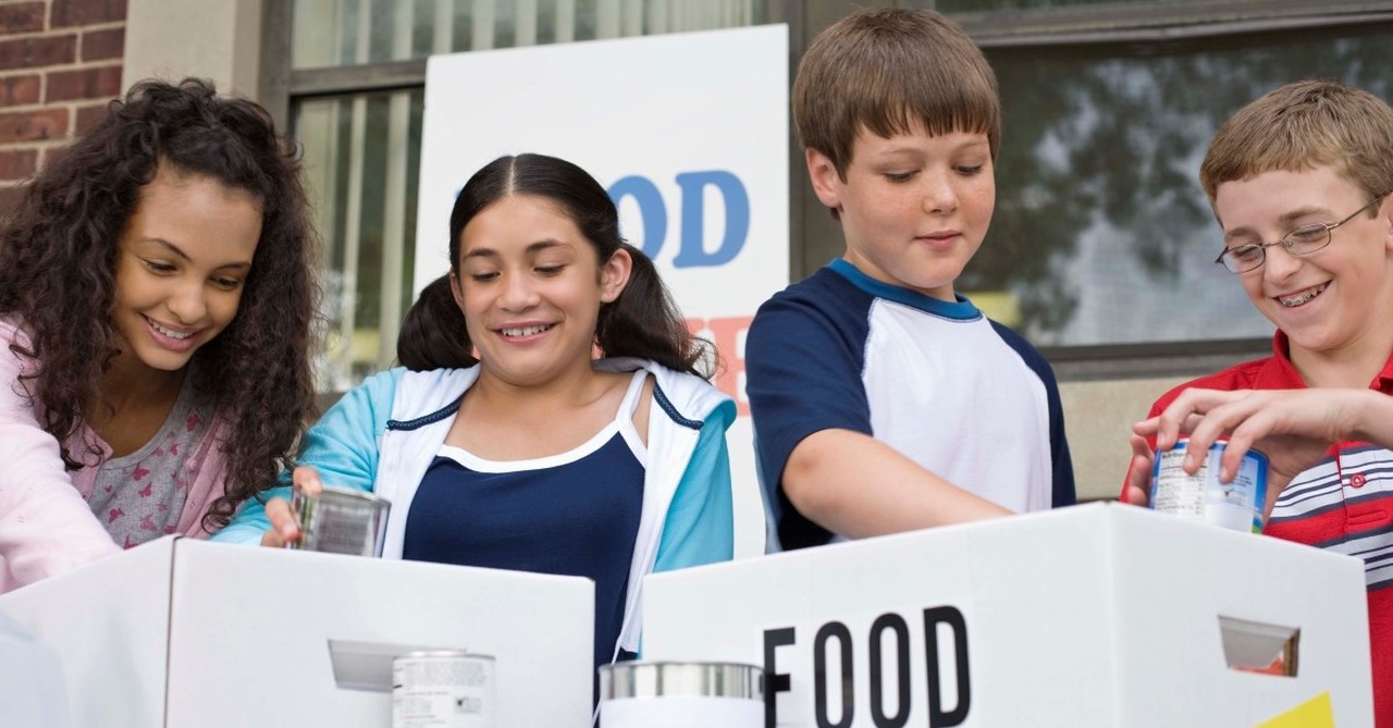 kids doing food drive