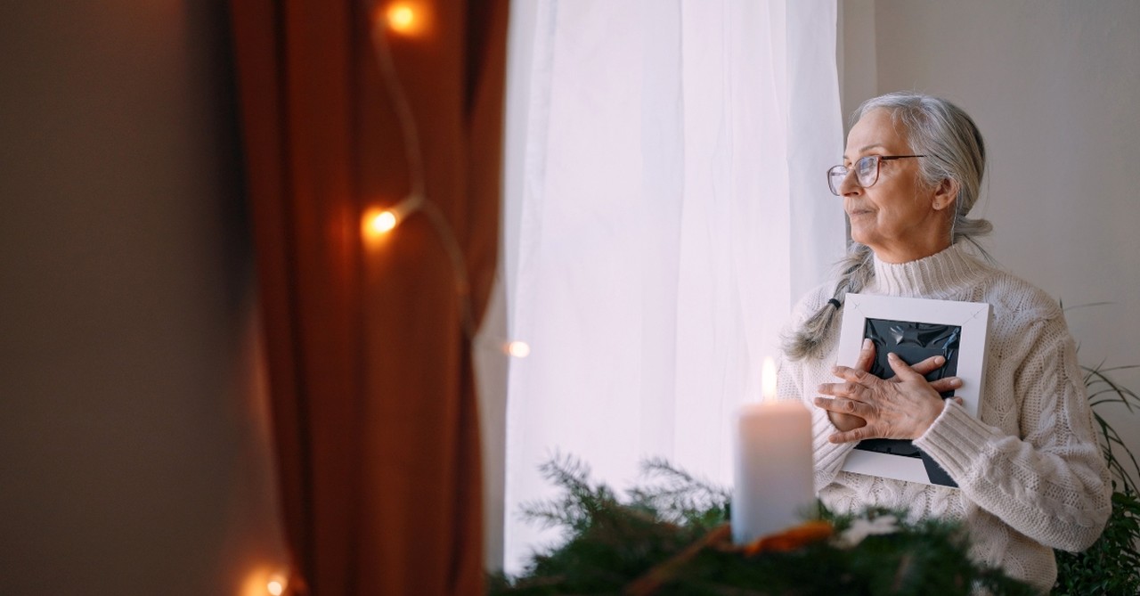 Woman mourning her husband a Christmas