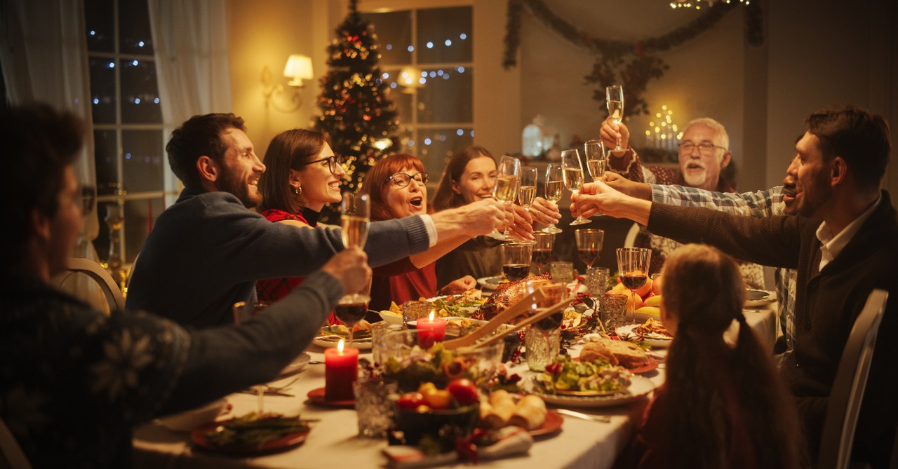 family toast at christmas dinner