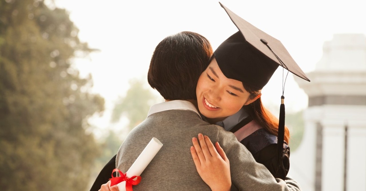 asian colleage graduate hugging mother
