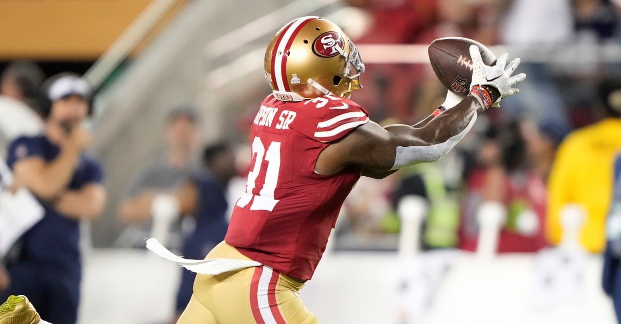 49ers safety Tashaun Gipson intercepts a pass from Cowboys QB Dak Prescott