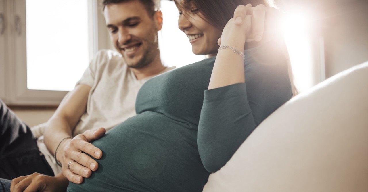 happy couple Husband with pregnant wife expecting parents pregnancy