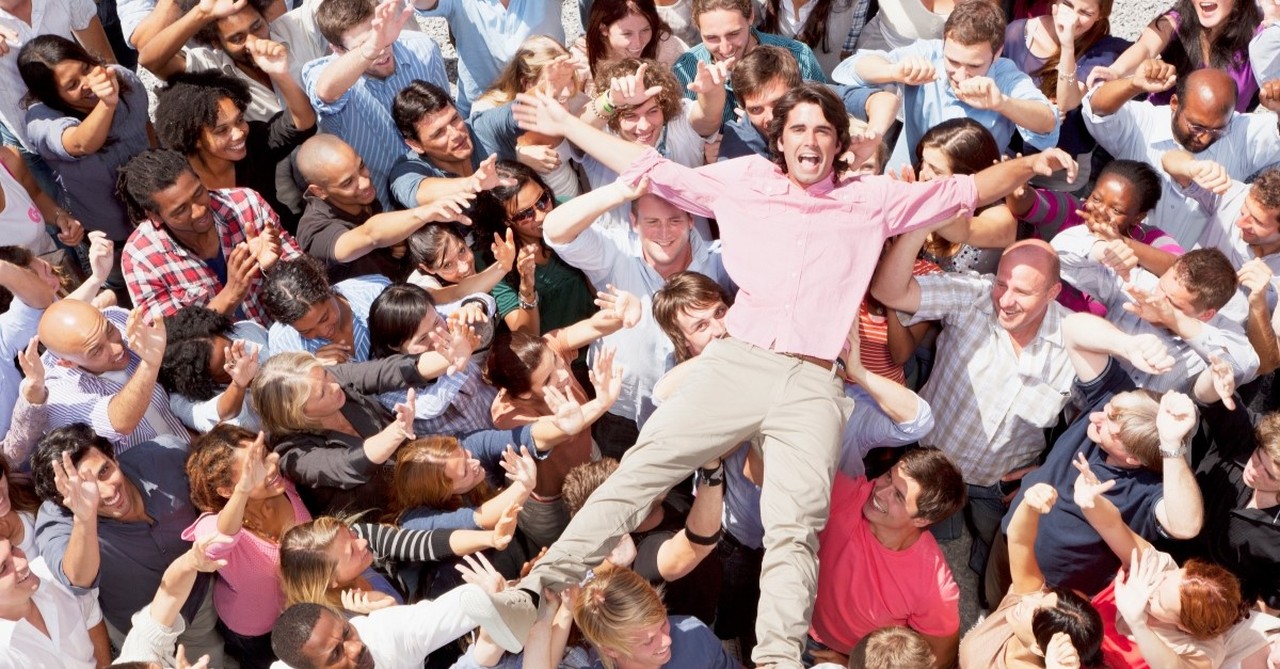 man crowd surfing, warning signs of a narcissisic pastor