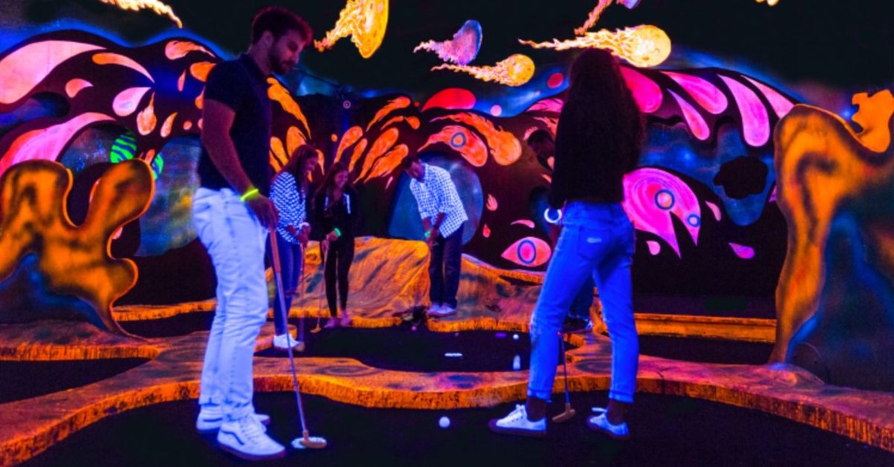 Glow in dark mini golf