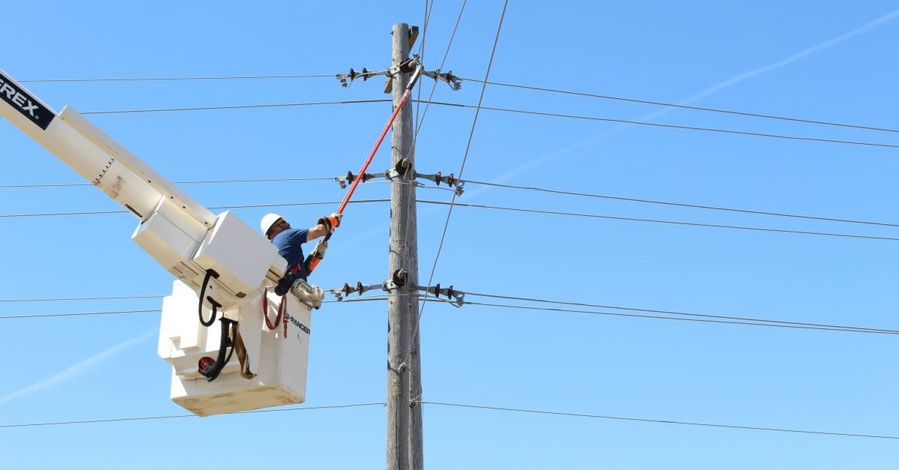 electrical lineman power lines first responders utility workers