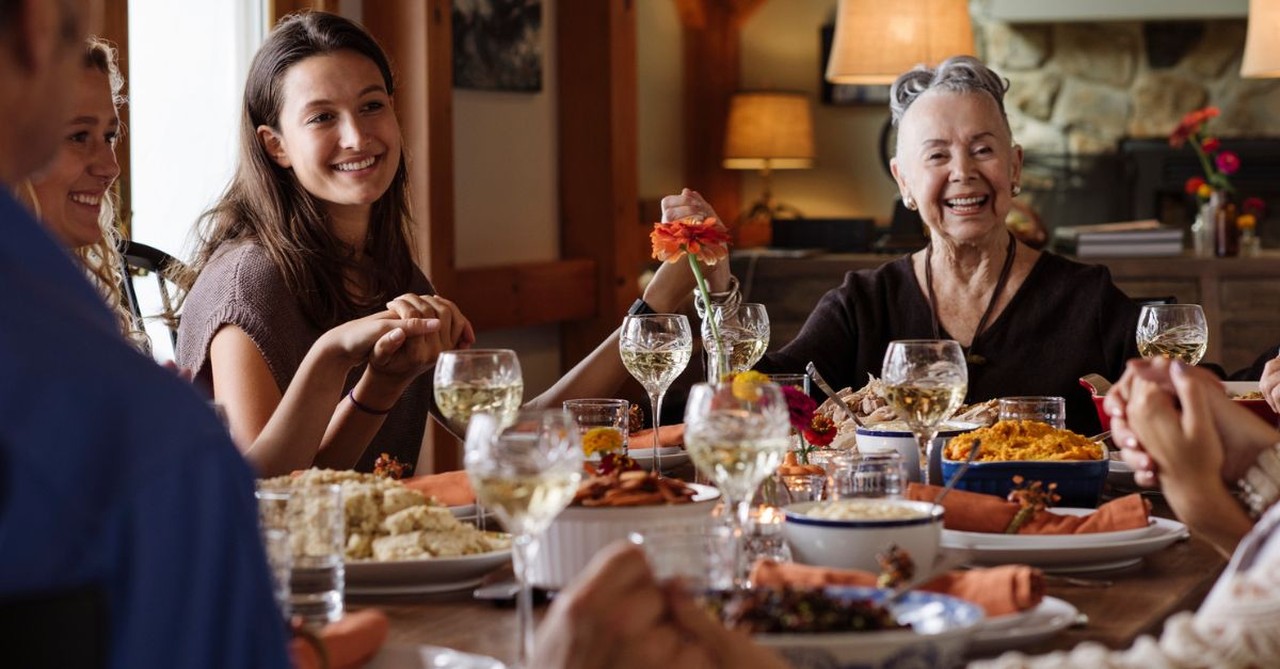 Potluck; Thanksgiving; Prayer night; Thanksgiving prayer; Friendsgiving