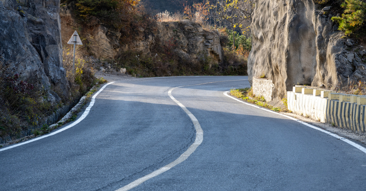 winding narrow mountain road