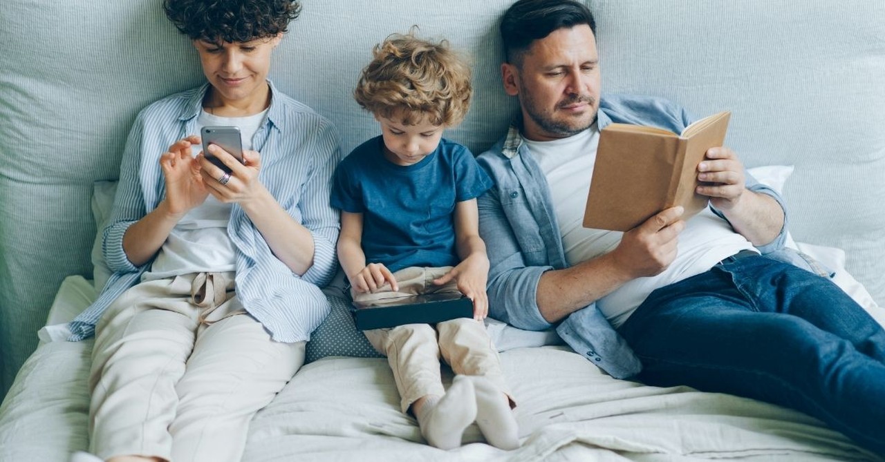 Family on Their Phones; how to navigate technology in a God-honoring way as a family.