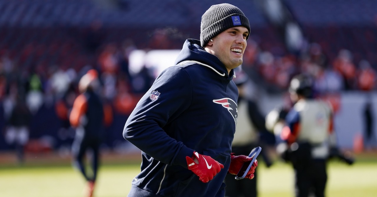 Hunter Henry running at practice before game in January