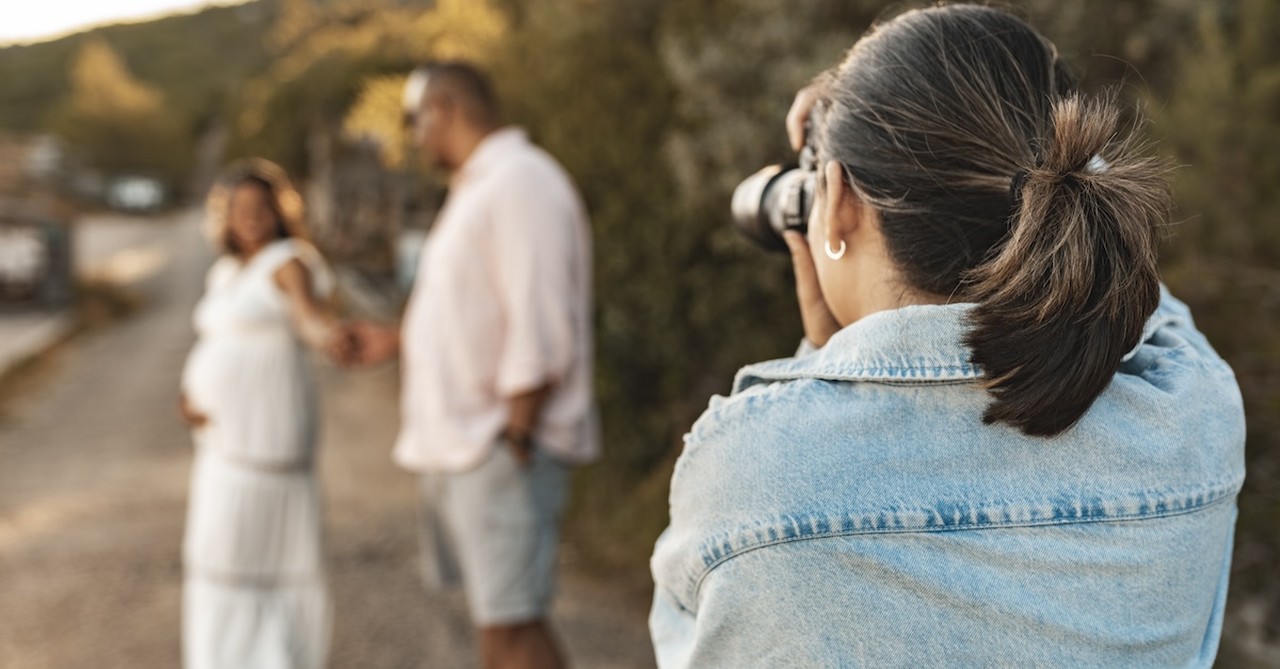 Photographer taking pictures maternity photoshoot pregnant new parents pregnancy announcement
