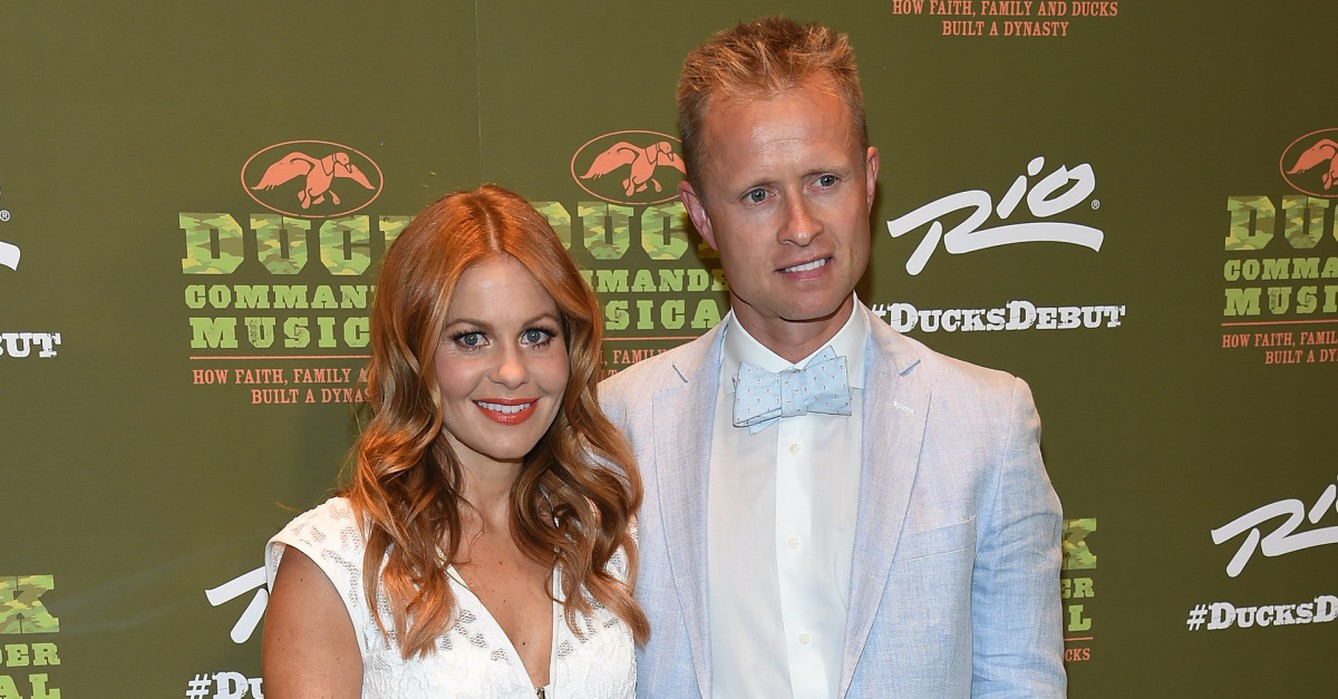 Candace Cameron Bure, Candace Cameron Bure receives backlash for hands photo with her husband