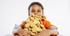 4 Important Tips to Raise Generous Kids in a Greedy World