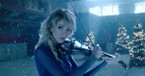 Violinist Lindsey Stirling Performs 'Carol Of The Bells'