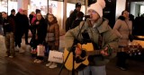 Busker’s Stunning Rendition of ‘Hallelujah’