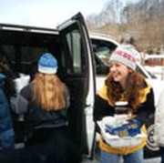 Spring Break: Collegians Give Away Food at Welfare Center 