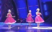  Carrie Underwood, Christina Applegate and Kristin Chenoweth Sing 60’s Mash-Up