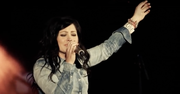 'Revelation Song' - Chris Tomlin and Kari Jobe Perform Brilliant Duet