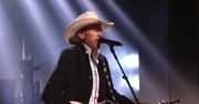 Toby Keith’s Unforgettable Final Award Show Performance, “Don’t Let the Old Man In”