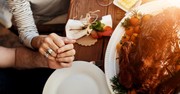 5 Bible Verses to Share around the Thanksgiving Table