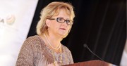 Chonda Pierce Describes Pastor Father’s Betrayal